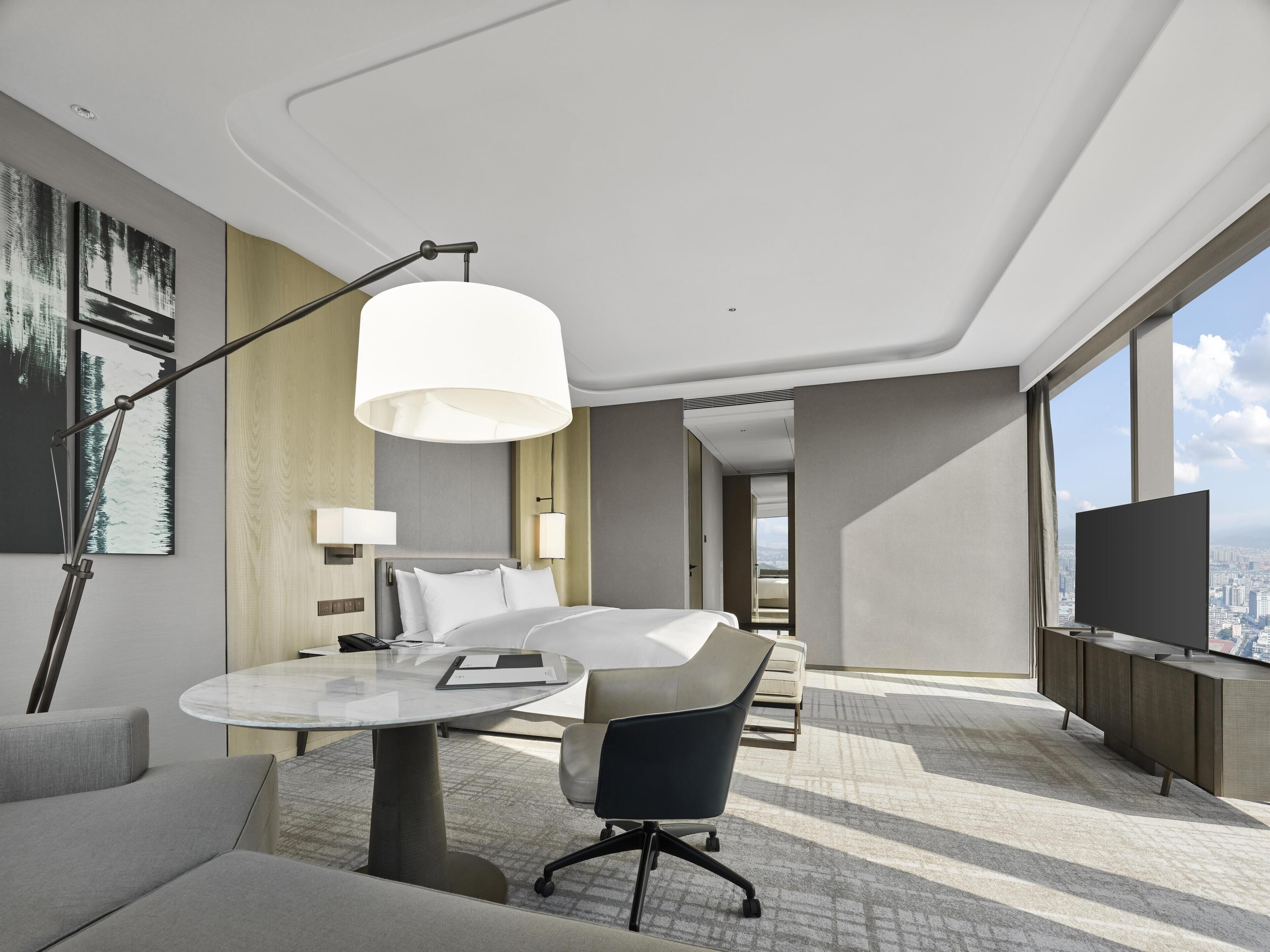 Minibar, caja de seguridad en la habitación y cortinas blackout 