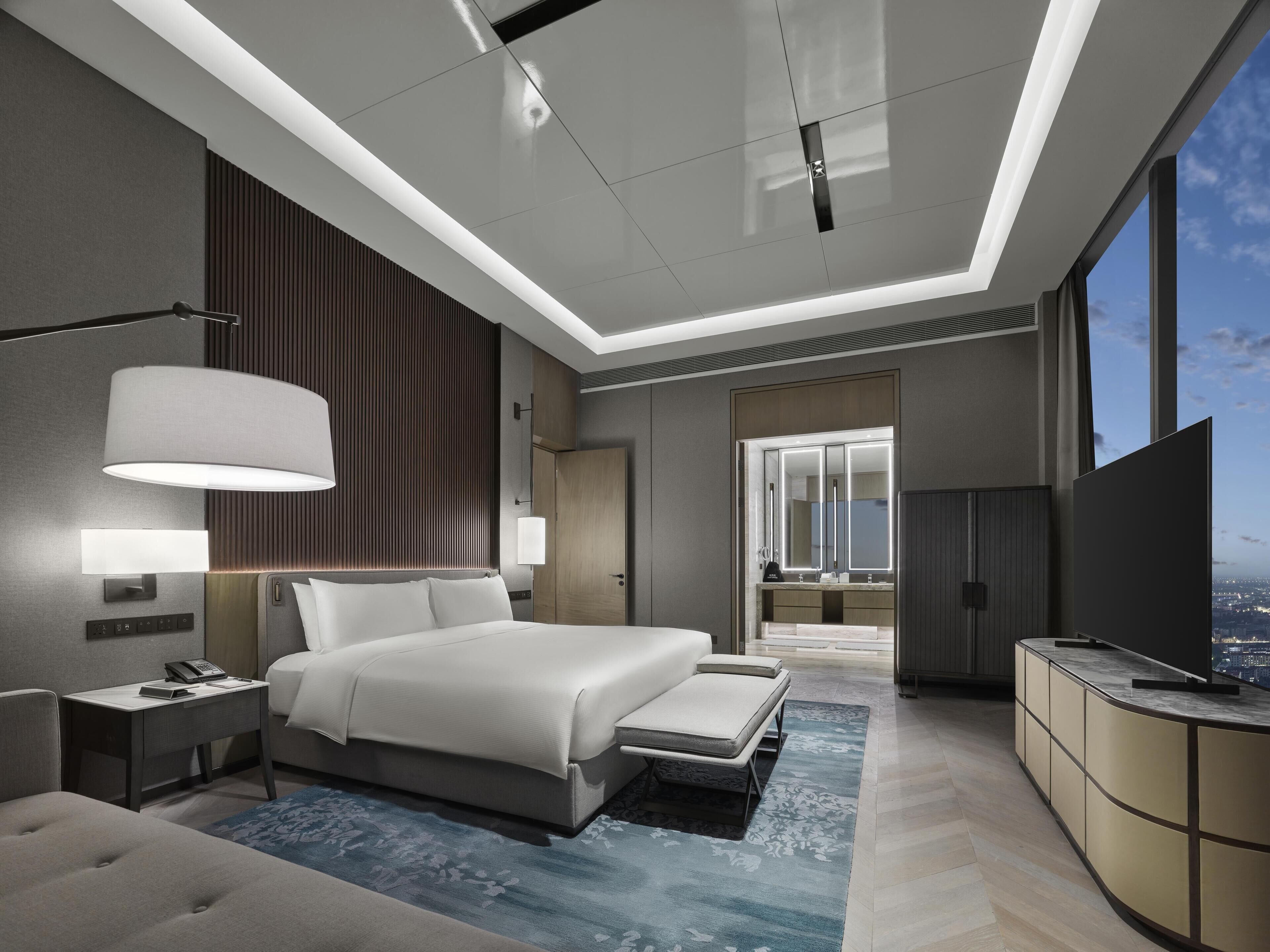 KING AMBASSADOR SUITE