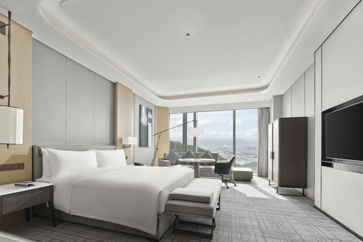 1 bedroom, minibar, in-room safe, blackout drapes