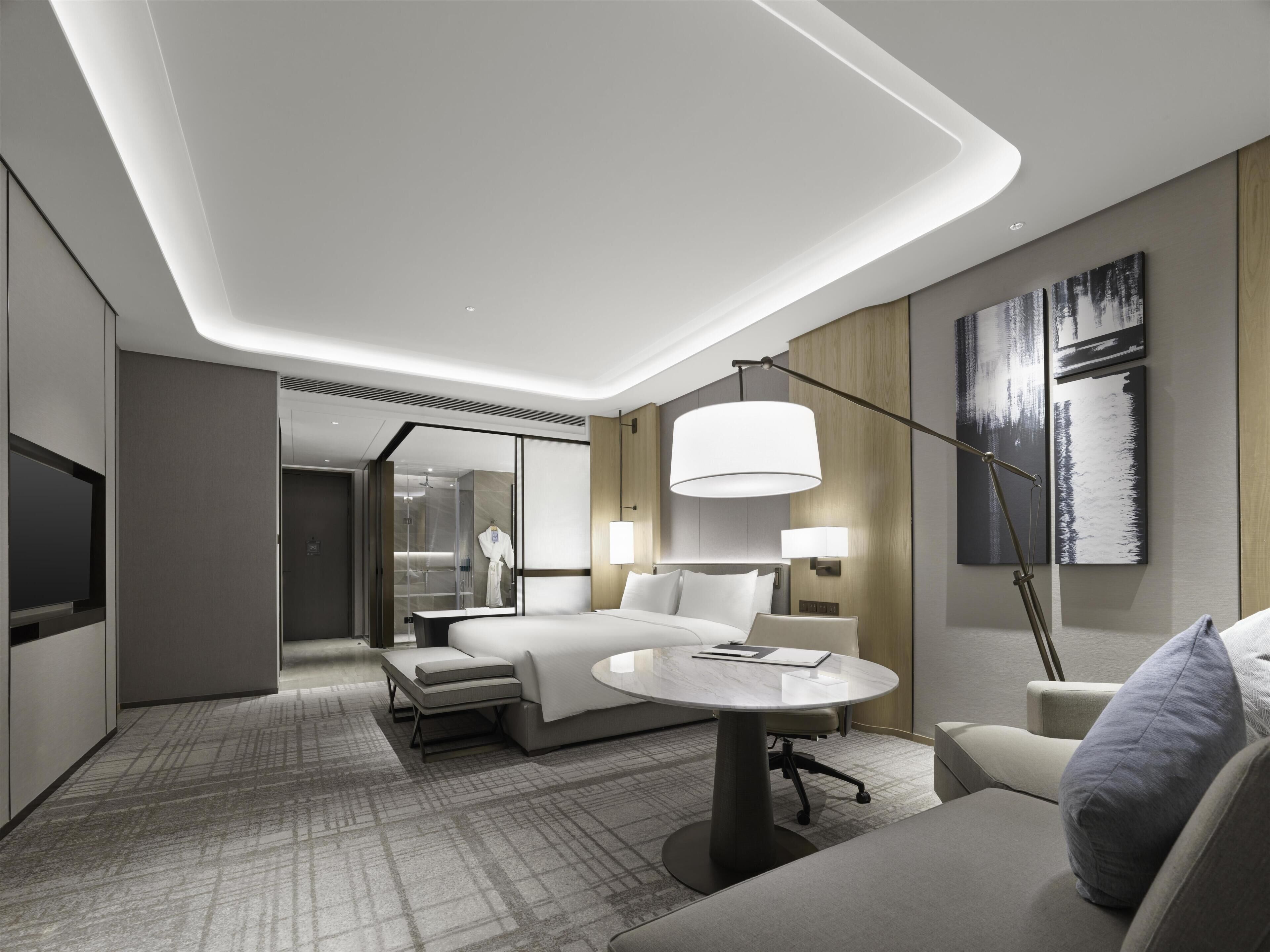 Minibar, caja de seguridad en la habitación y cortinas blackout 