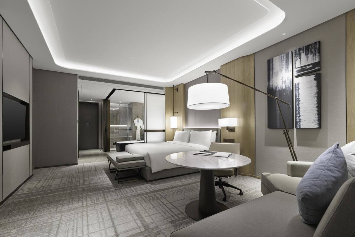 Minibar, caja de seguridad en la habitación y cortinas blackout