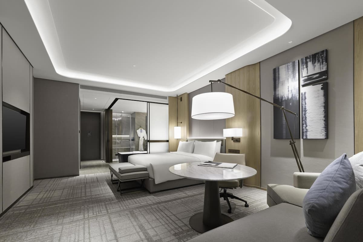 Minibar, caja de seguridad en la habitación y cortinas blackout