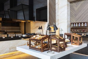 Petit déjeuner buffet servi tous les jours en supplément