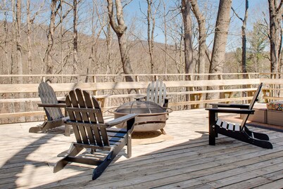 Dog Friendly Cabin near River on Nearly 5 acres w/Strong WiFi + Robust Amenities