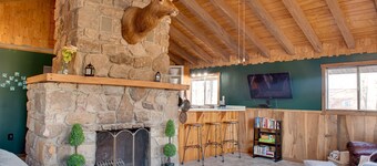 Dog Friendly Cabin near River on Nearly 5 acres w/Strong WiFi + Robust Amenities