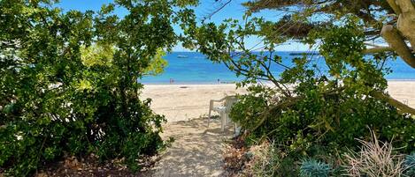 Plage à proximité, chaise longue