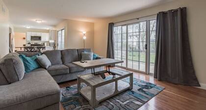 Furnished Private home in Aurora sleeps 9 guests