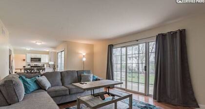 Furnished Private home in Aurora sleeps 9 guests