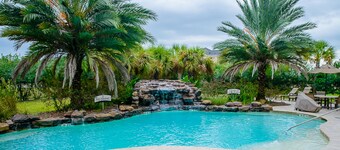 Modern Suite | Free Breakfast + Pool + Hot Tub