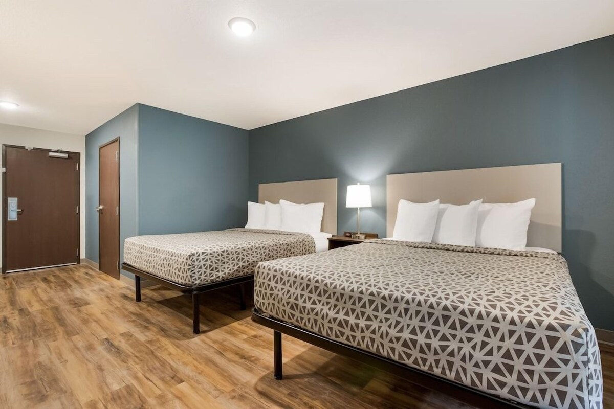WiFi (free), bed sheets