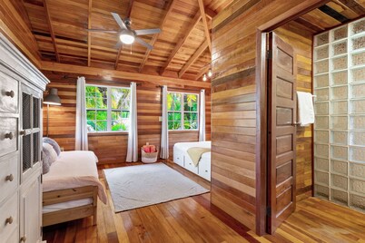 OHANA KUKNAT BEACHFRONT cabin IN PLACENCIA village, clean, quiet, safe, private.