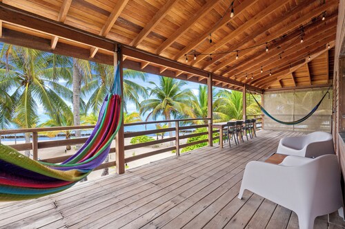 OHANA KUKNAT BEACHFRONT cabin IN PLACENCIA village, clean, quiet, safe, private.