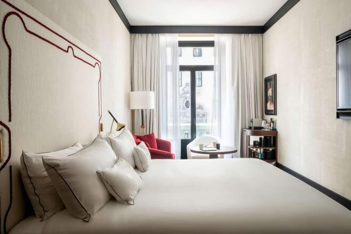 Een minibar, een kluis op de kamer, verduisterende gordijnen