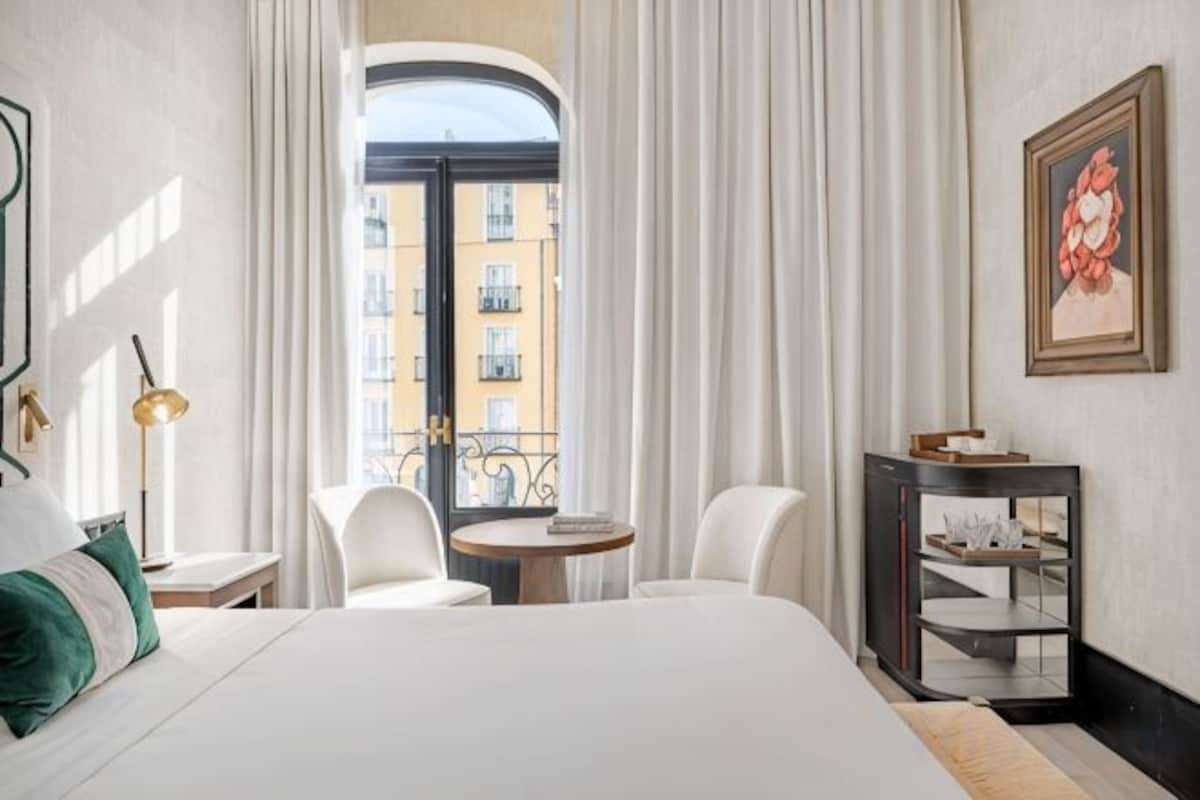 Minibar, in-room safe, blackout drapes, soundproofing