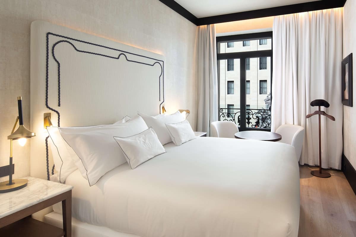 Kamer, 1 kingsize bed (King Cobalto Room) | Een minibar, een kluis op de kamer, verduisterende gordijnen