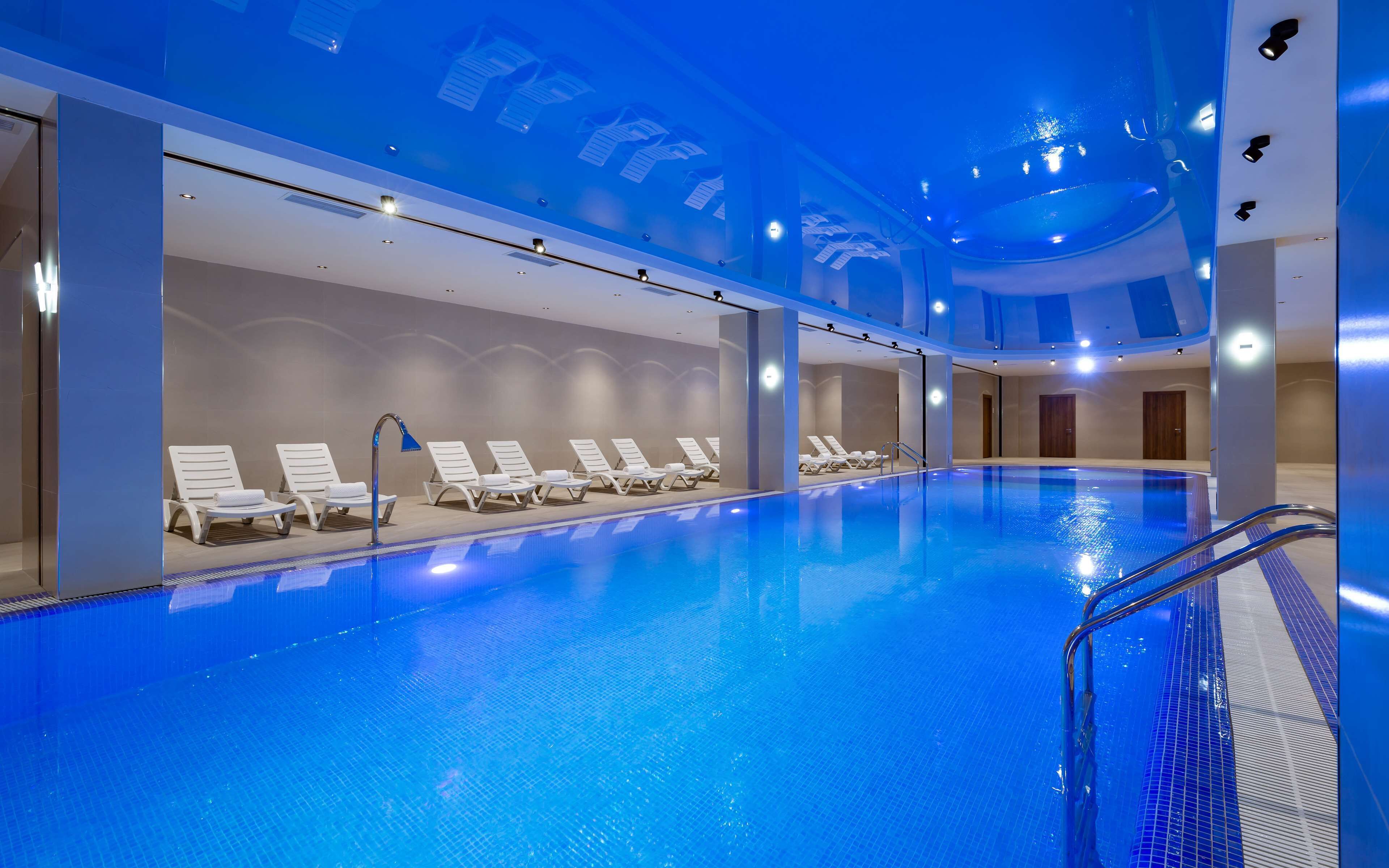 Indoor pool, pool loungers
