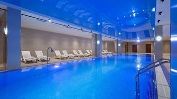 Indoor pool, pool loungers