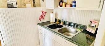 Cozy, Bright Home in Historic Downtown
