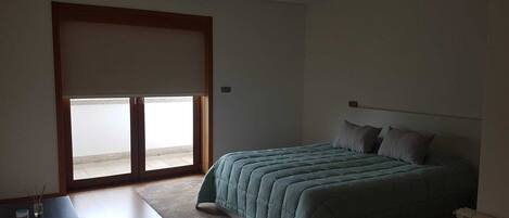 2 dormitorios, tabla de planchar con plancha, wifi gratis y ropa de cama