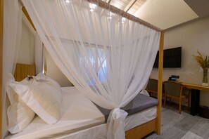 Deluxe Double Room | Hypo-allergenic bedding, laptop workspace, soundproofing, free WiFi - DENTHIS (Kalamata)