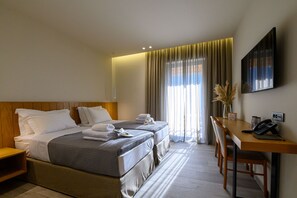 Standard Double or Twin Room | Hypo-allergenic bedding, laptop workspace, soundproofing, free WiFi - DENTHIS (Kalamata)