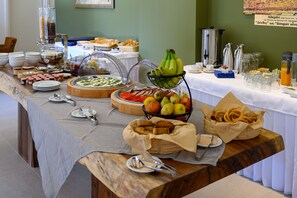 Free daily continental breakfast