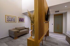 Deluxe Studio Suite | Hypo-allergenic bedding, laptop workspace, soundproofing, free WiFi - DENTHIS (Kalamata)