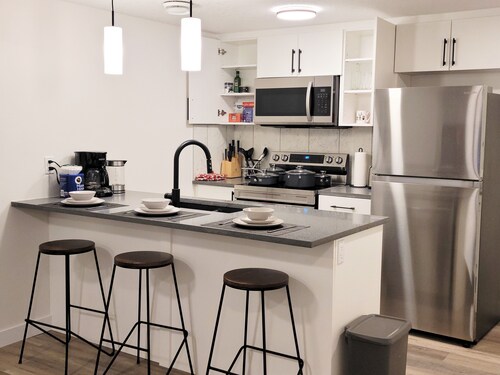 Lovely 2 Bedroom Guest Suite in Southwest Edmonton