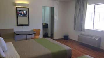 Basic Double Room | Laptop workspace, free WiFi, bed sheets