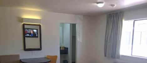 Basic Double Room | Laptop workspace, free WiFi, bed sheets