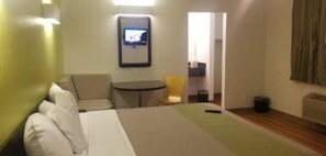 Deluxe Single Room | 1 bedroom, laptop workspace, free WiFi, bed sheets