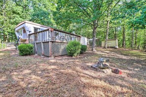 Property grounds - Edgemont Home w/ Deck ~ 9 Mi to Greers Ferry Lake! (Edgemont)