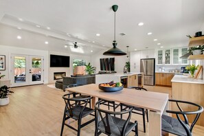 Dining - NEW! Modern ATX Retreat Close to Everything (Austin)