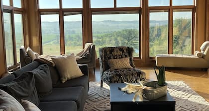 Private 50-acre Home Pet Friendly-Huge Greatroom-Firepit-Pond-Gameroom