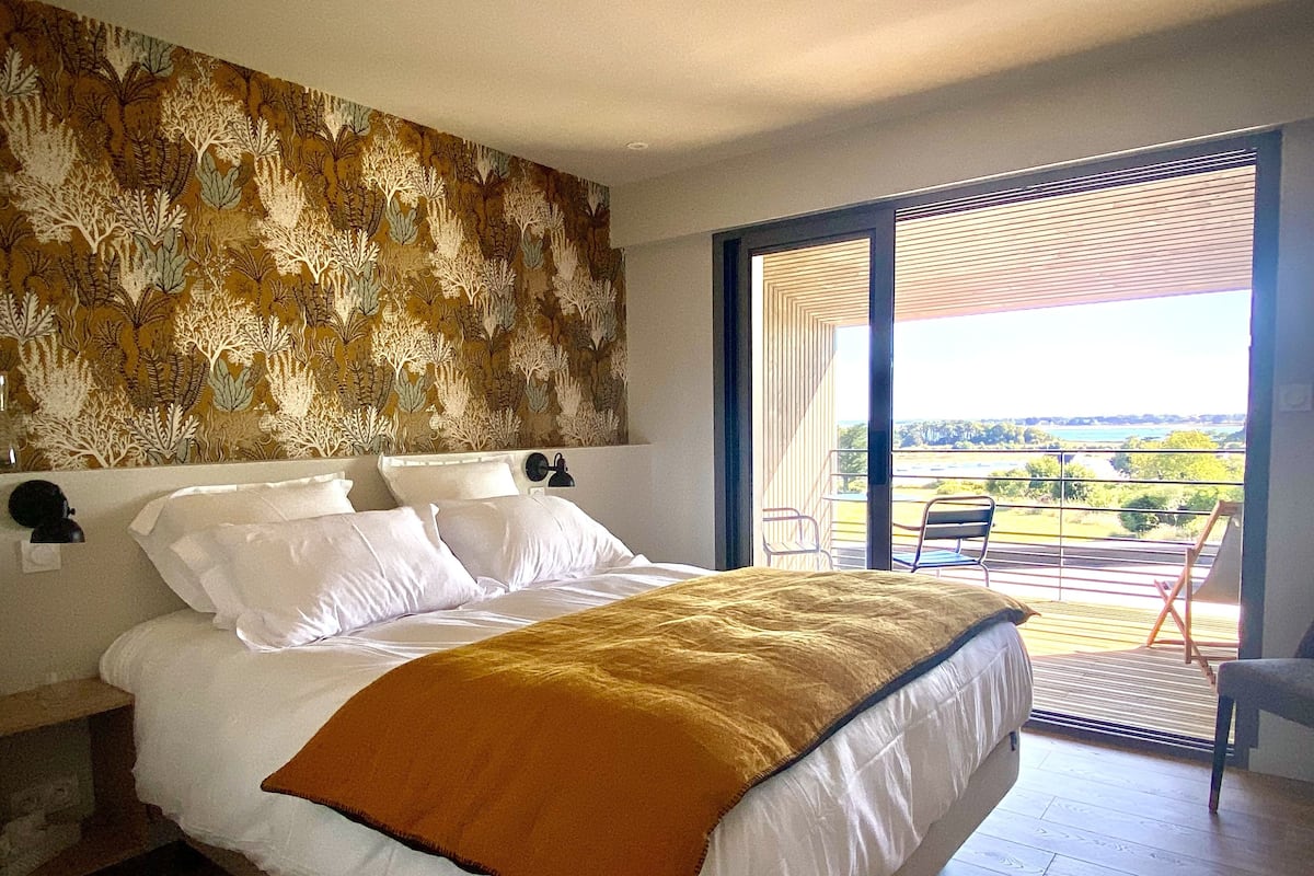 Superior Double Room, Ensuite, Sea View (3 - Chambre Illur) | Miscellaneous
