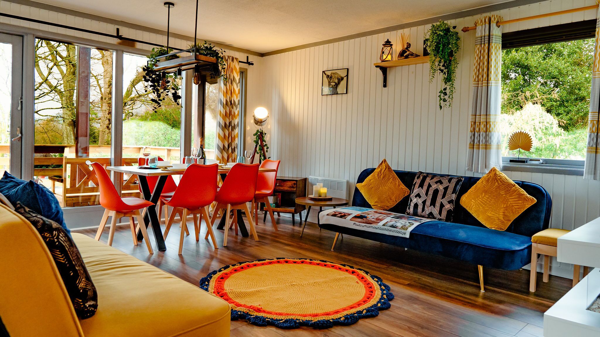 Luxury Cabin, Accessible, Private Bathroom | Lounge