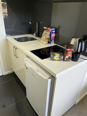 Fridge, microwave, stovetop, electric kettle