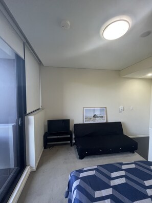 1 bedroom, internet, bed sheets