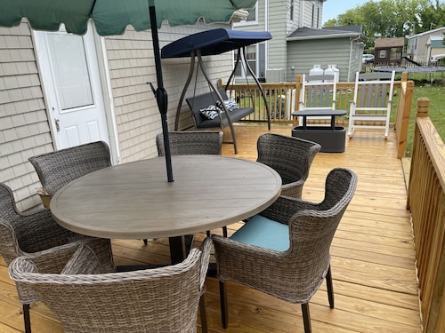 Newly remodeled quiet single-family house by the bay