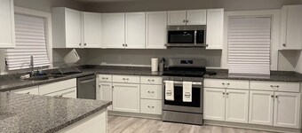 Family size house 10 Minutes from Downtown Summerville.