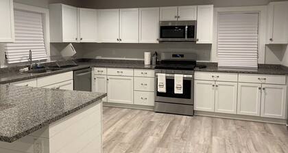 Family size house 10 Minutes from Downtown Summerville.