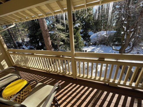 2 Bedroom 1.5 bath rental in Tahoe City WiFi, XC Ski resort, boat launch nearby