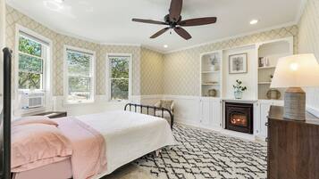 5 slaapkamers, een bureau, een strijkplank/strijkijzer, gratis wifi