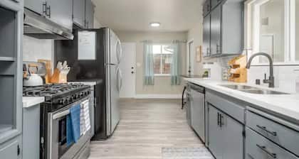 Fresno House | Pool | Fire Pit | Garage | 3/2:Wow!