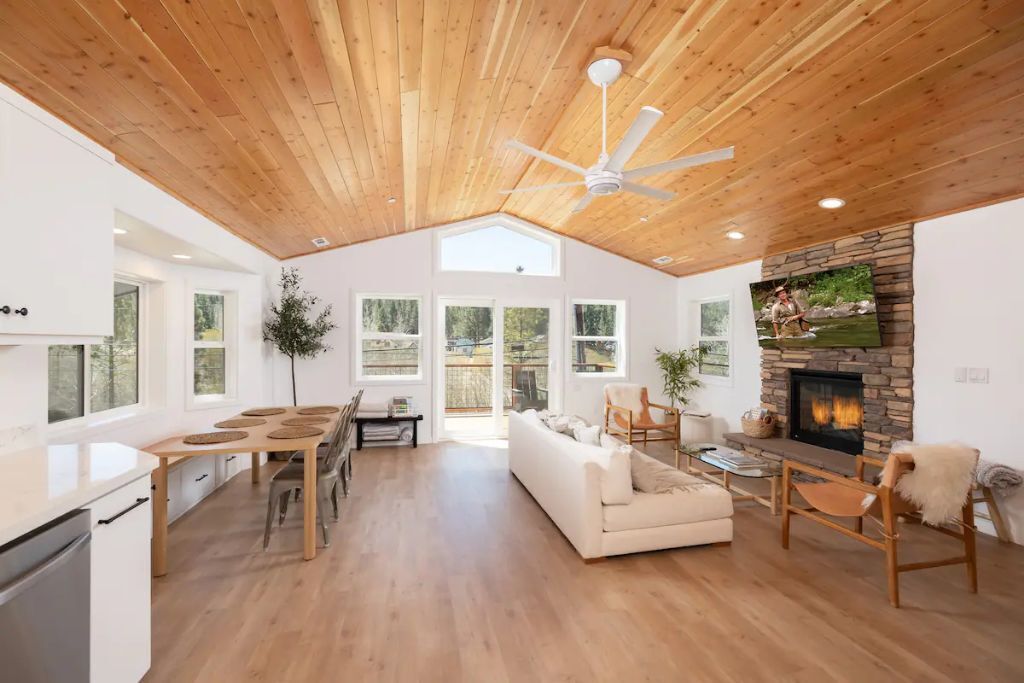 Luxury Custom Cabin, Open Concept with Slope Views