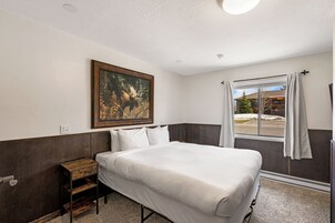 Economy House | 2 bedrooms, premium bedding, down comforters, iron/ironing board