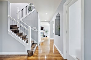 Interior - Welcome to Your Cozy Mountain Retreat in Auburn, WA! (Auburn)