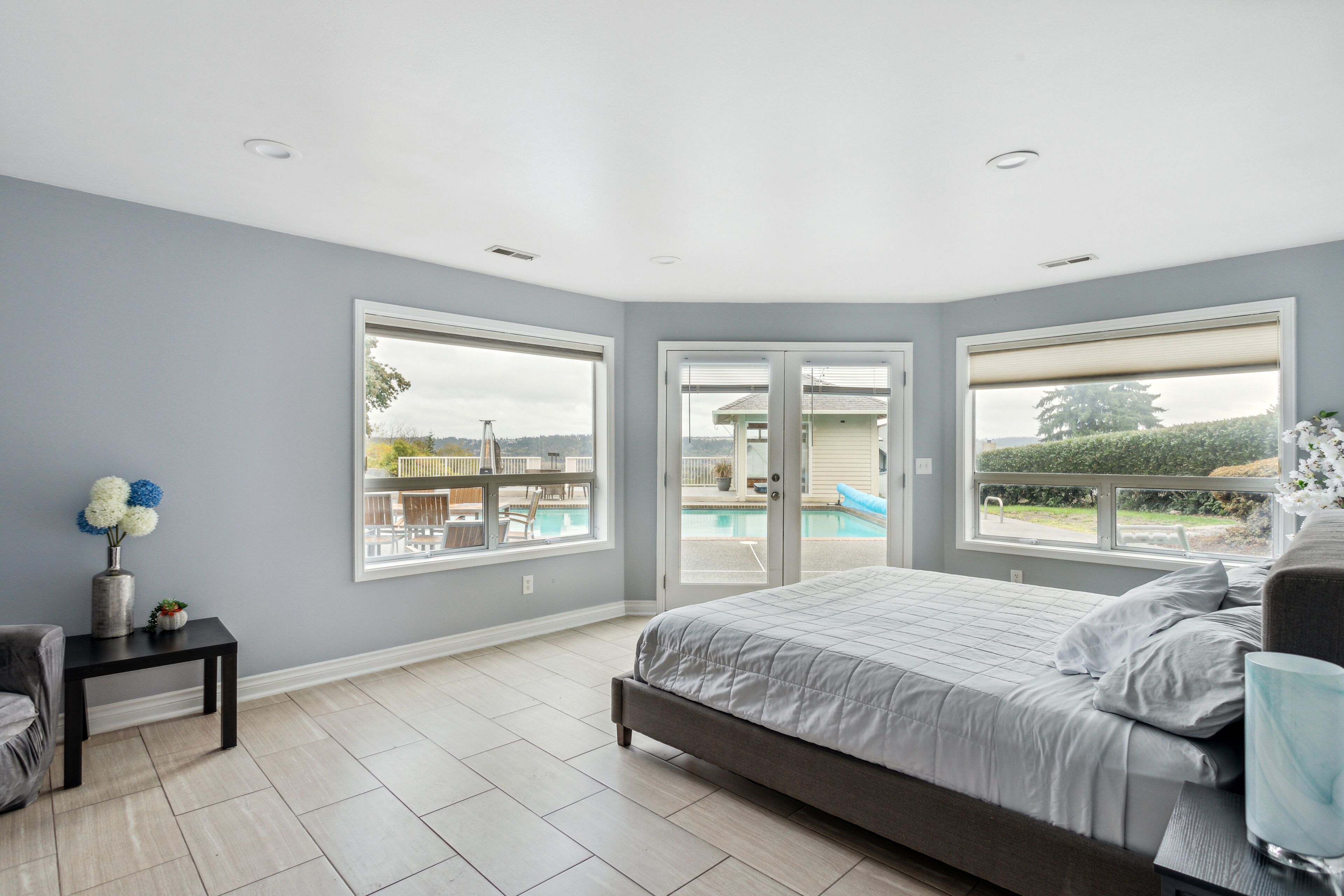 6 bedrooms, travel cot, free WiFi, bed sheets