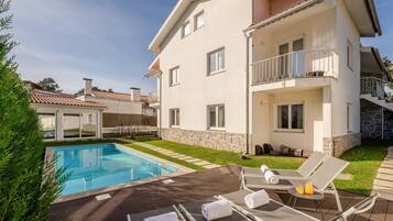 Et oppvarmet basseng