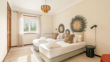 7 soverom, skrivebord, strykejern/-brett og internettilgang